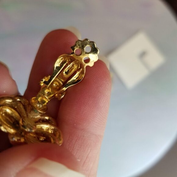 Vintage Gold Tone Rope Ribbon Clip On Earrings Retro Runway - Picture 6 of 8